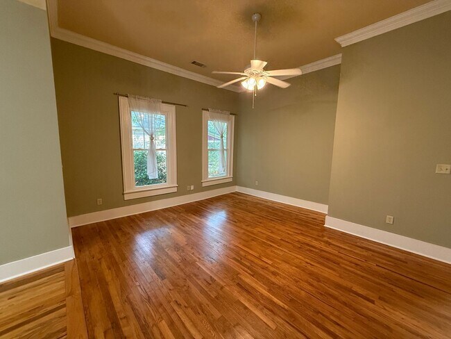 Building Photo - Beautiful Remodeled Home in Normaltown Athens!!