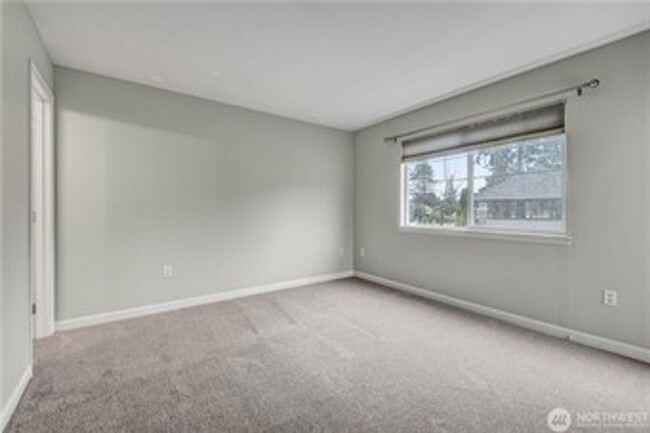 Building Photo - 3Bd/2.5Ba Kirkland Townhouse