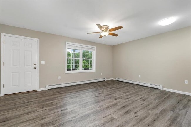 Building Photo - 4 Mill Pond Rd