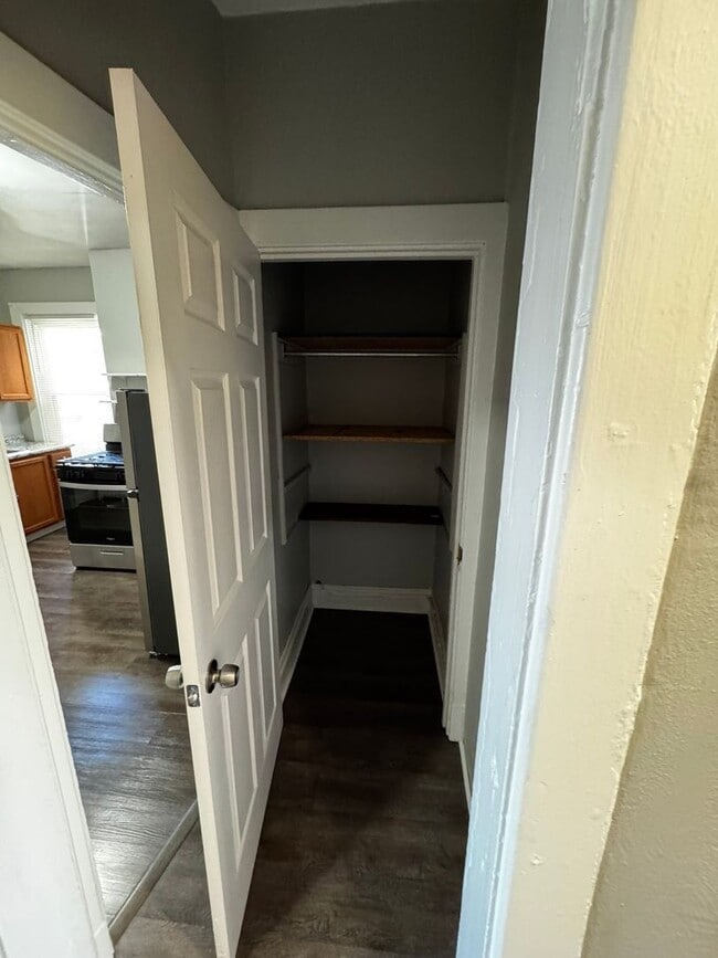 Building Photo - Newly Remodeled Two Bedroom Apartment in Squirrel Hill