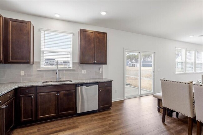 Building Photo - 645 Thomas Gage Dr