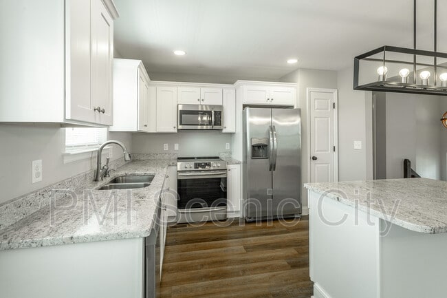 Building Photo - 8128 Fallen Maple Dr