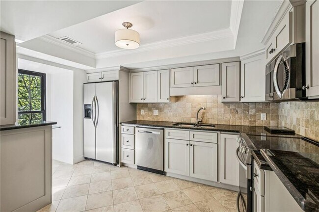 Building Photo - 25316 Plantation Dr NE