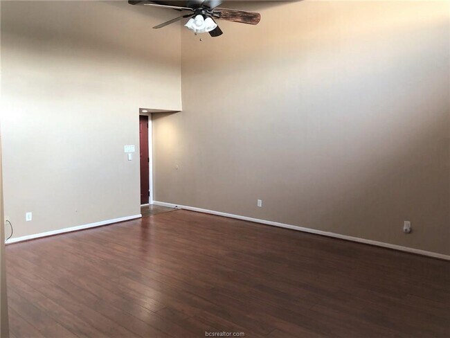 Building Photo - 1527 Wolf Run
