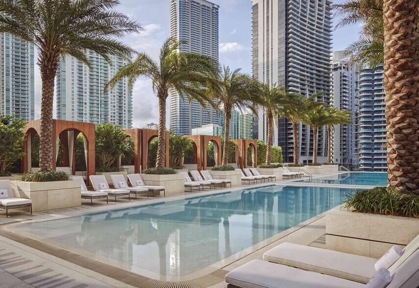 Building Photo - 801 S Miami Ave