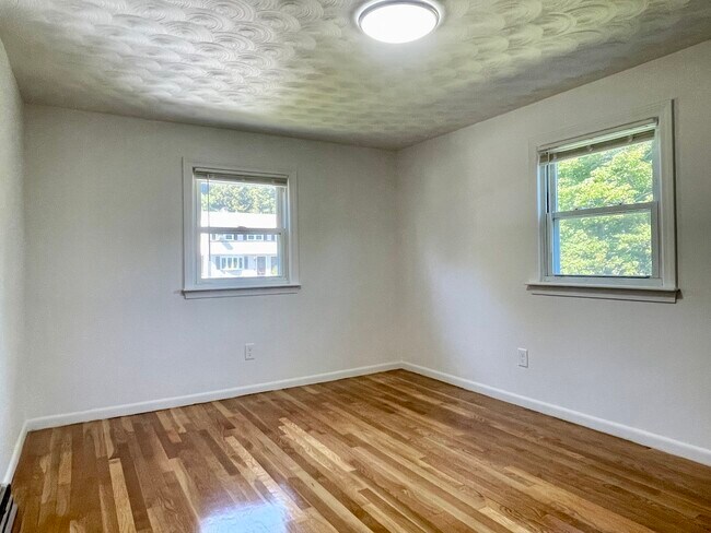 Building Photo - 3 Tufts Ln