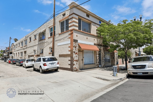 Building Photo - 1141 Pine Ave