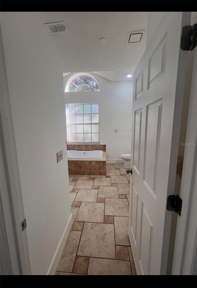 Building Photo - 9224 Sunflower Dr