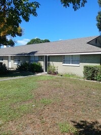 Building Photo - Updated 2 Bed / 2 Bath Home for Rent – Nea...