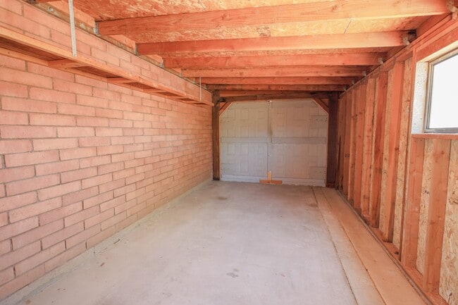 Building Photo - BARN STYLE HOME ON HUGE LOT!!!!1 Bedroom LOFT 1.5 Bathroom