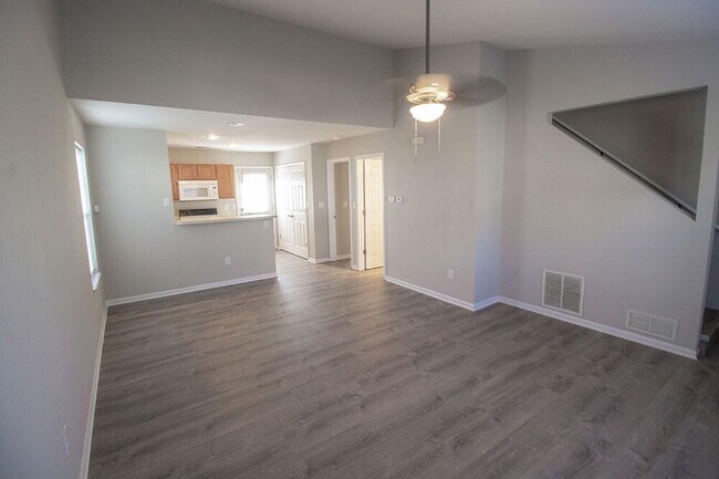 Building Photo - 1326 Godas