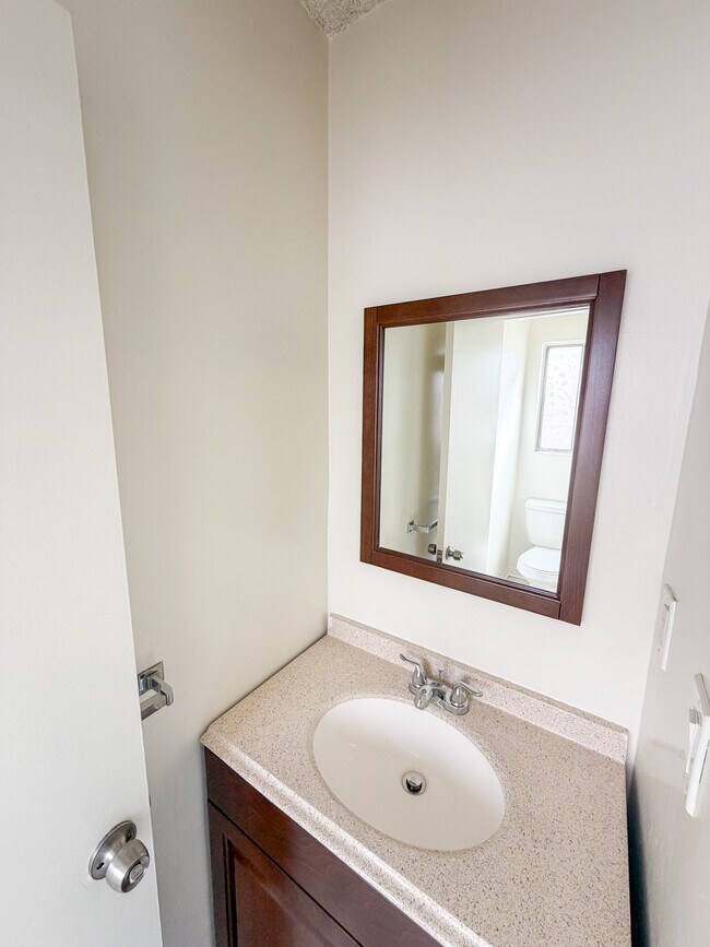 Building Photo - 15339 Weddington St