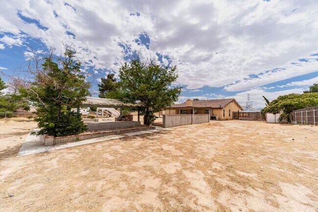 Building Photo - Beautiful large corner lot
