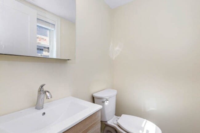 Building Photo - TUFTS 5 bed 5.5 bath - Available 6/1