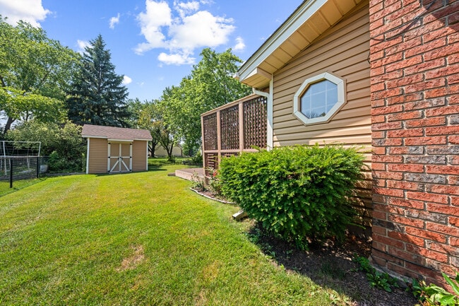 Building Photo - 104 S Knollwood Dr