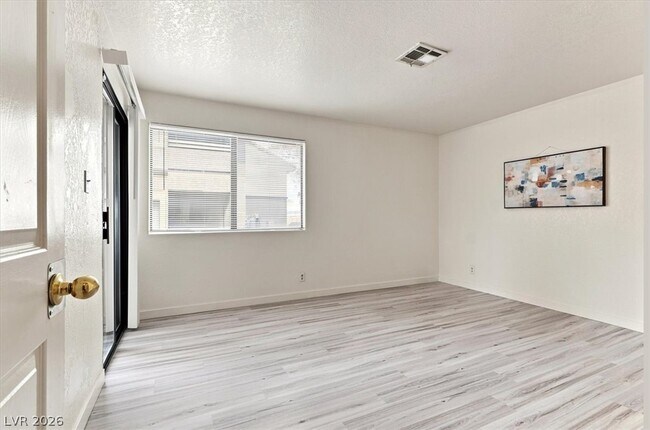 Building Photo - 5042 S Rainbow Blvd