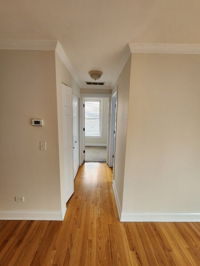 Building Photo - Buena Park - 1 bedroom + Den available ASAP!