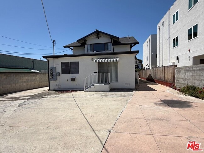 Building Photo - 2240 Crenshaw Blvd