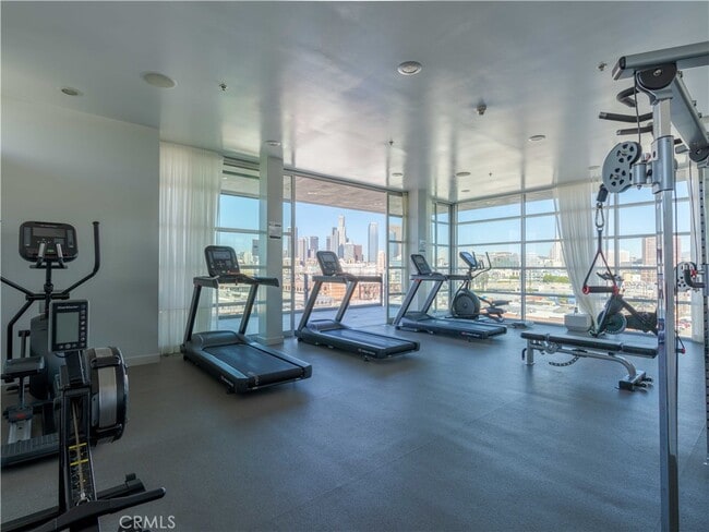 Building Photo - 527 Molino St