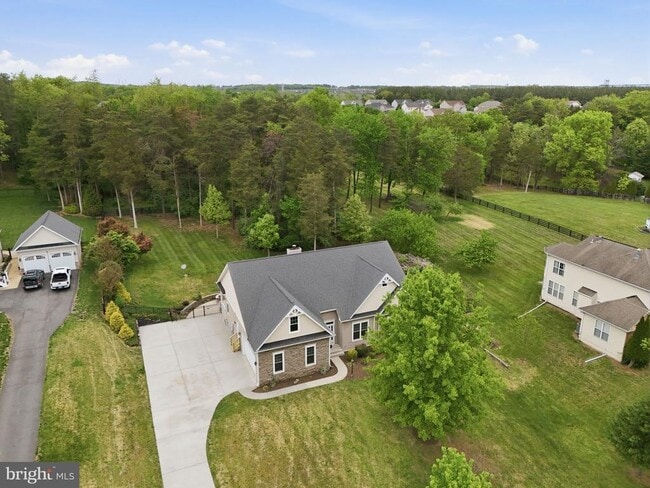 Building Photo - 42240 Hiddenwood Ln