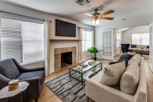 Building Photo - 1802 Harvey St