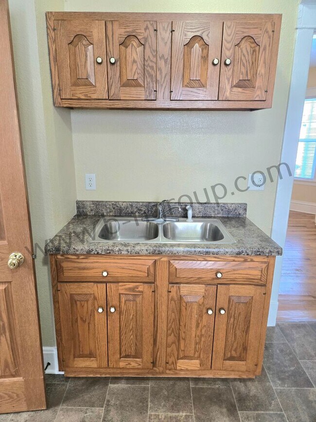 Building Photo - 821 48th St