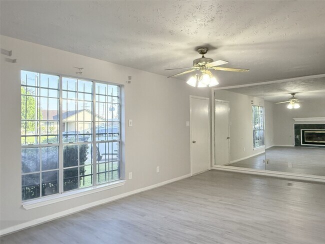 Building Photo - 12715 Middlesbrough Ln