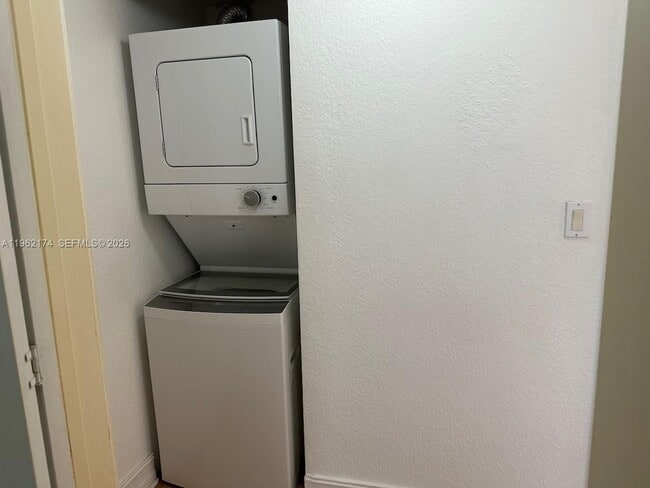 Building Photo - 1080 99th St