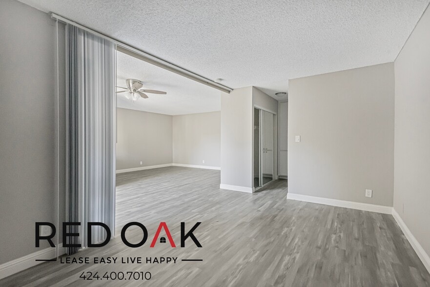 Building Photo - 8614 Woodley Ave