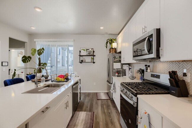 Building Photo - Spacious 3-Bedroom Home with Modern Finishes in North Broomfield