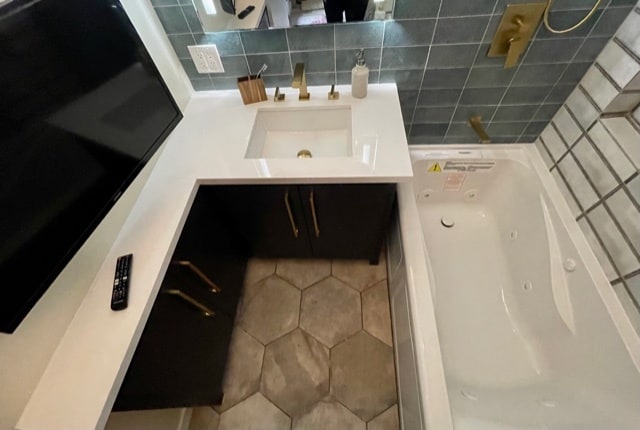 Treat yourself! - 2659 Newell St