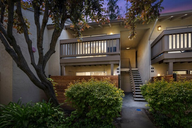 Building Photo - Walnut Creek! 1 bedroom 1 bathroom, Walk t...