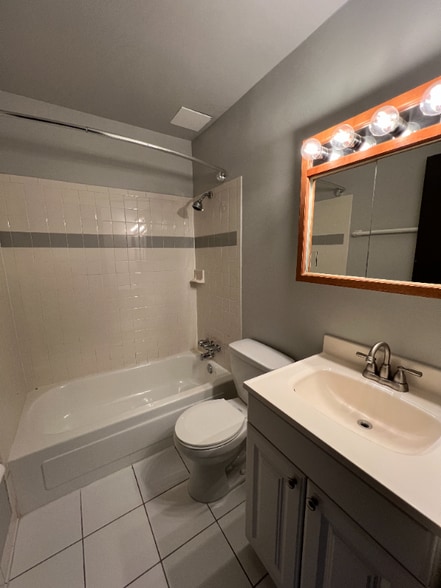 Building Photo - 2605 N Frederick Ave