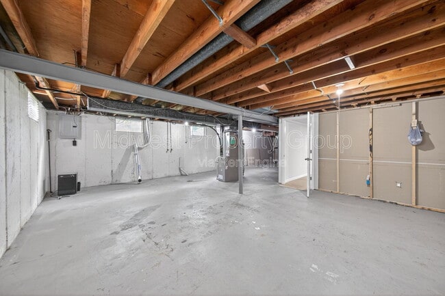 Building Photo - 645 Lilac Dr