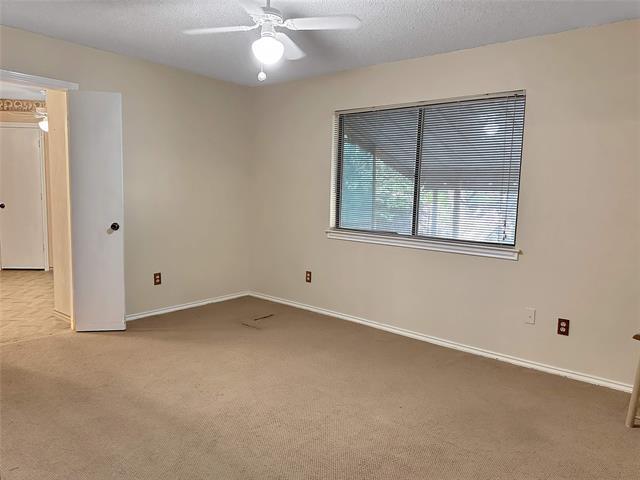 Building Photo - 708 Crestview Dr