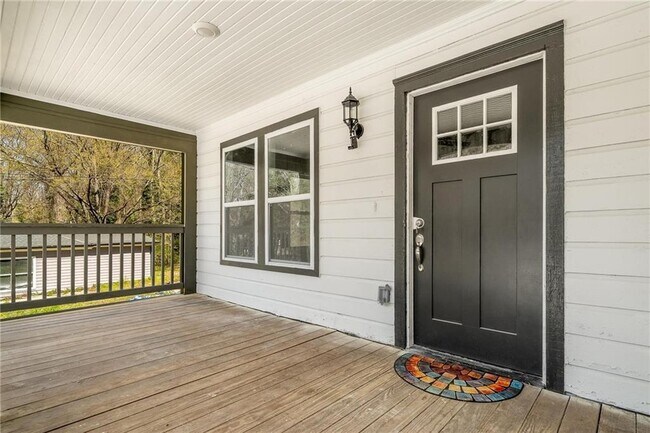 Building Photo - 665 S Eugenia Pl NW