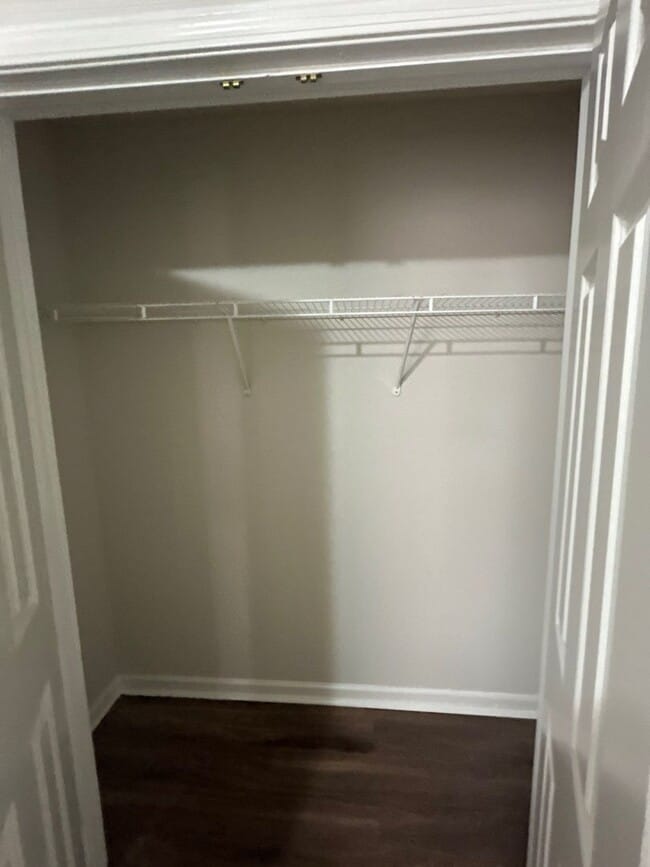 Building Photo - Cozy 3 bedroom/2 Bath townhome with vaulte...