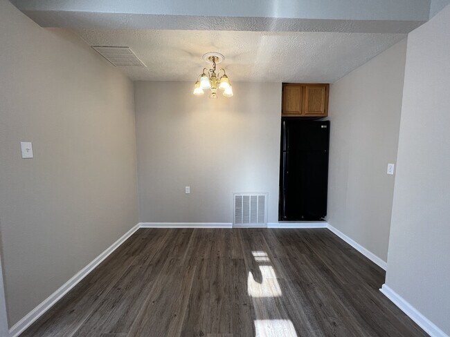 Building Photo - 4304 SE 8th St