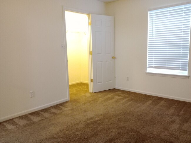 Building Photo - 5005-5007 Carrie Ridge Dr.