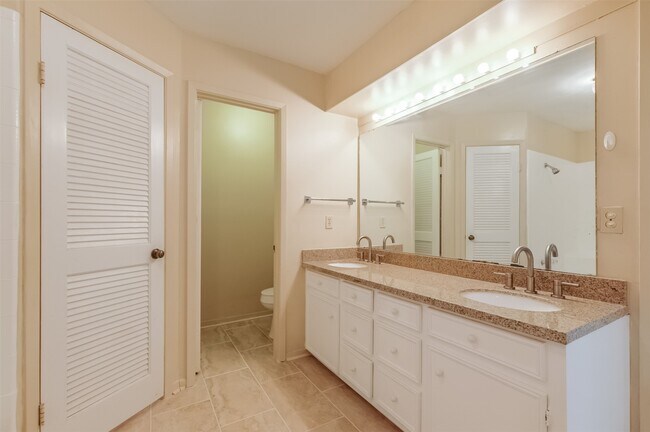 Building Photo - 514 Shady Dale Dr