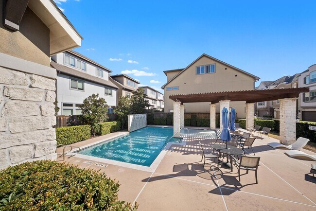 Building Photo - 6755 Highclere Manor Ln