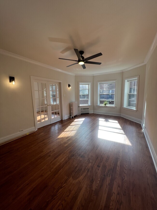 Building Photo - 531 W Addison St