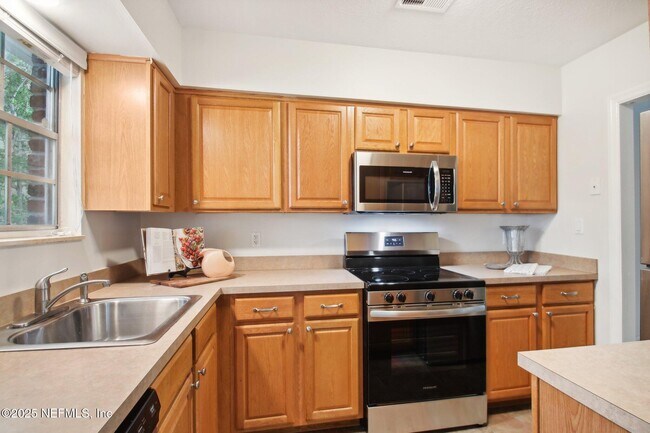 Building Photo - 1846 Mallory St