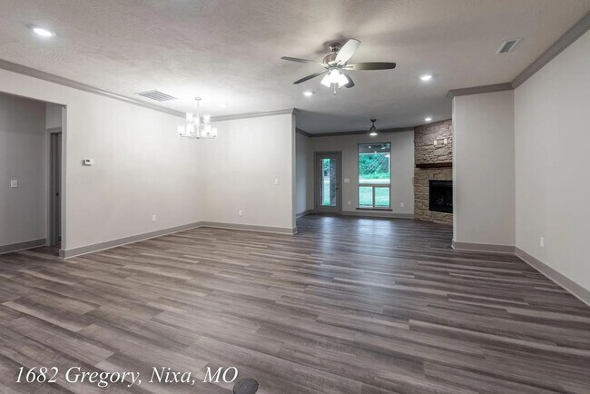Building Photo - 1682 N Gregory Dr