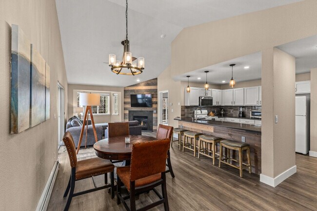 Building Photo - 3377 Sunburst Ct