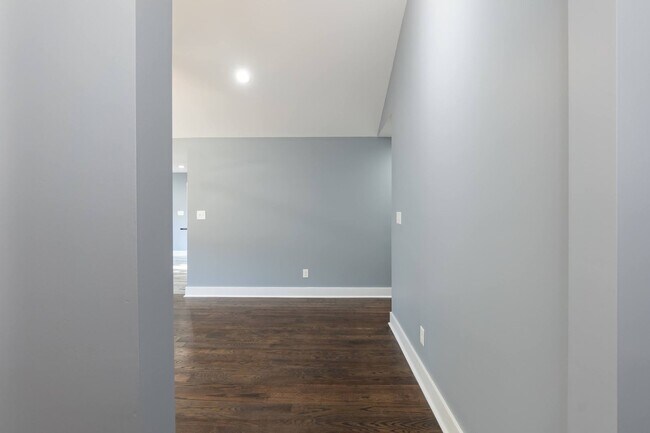 Building Photo - Three Bedroom Home!