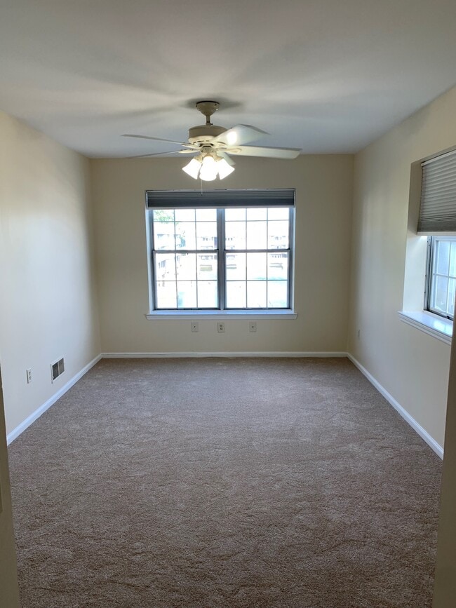 Building Photo - 2207 Waters Edge Dr