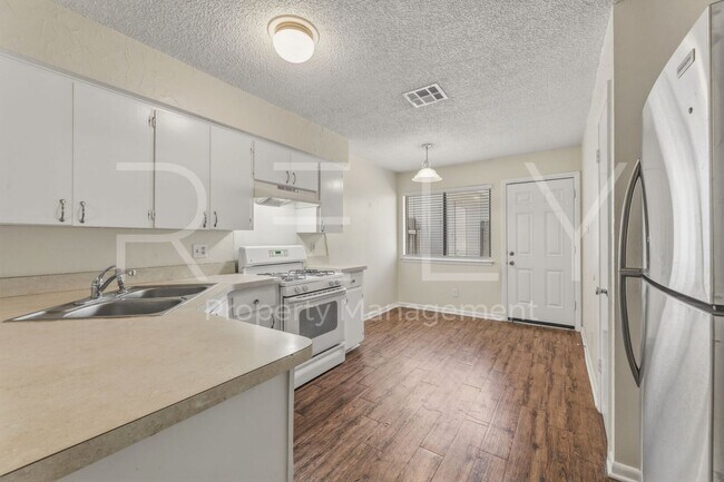 Building Photo - CV-AUS205 W William Cannon