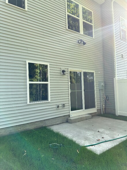 Building Photo - 418 bigwood Dr