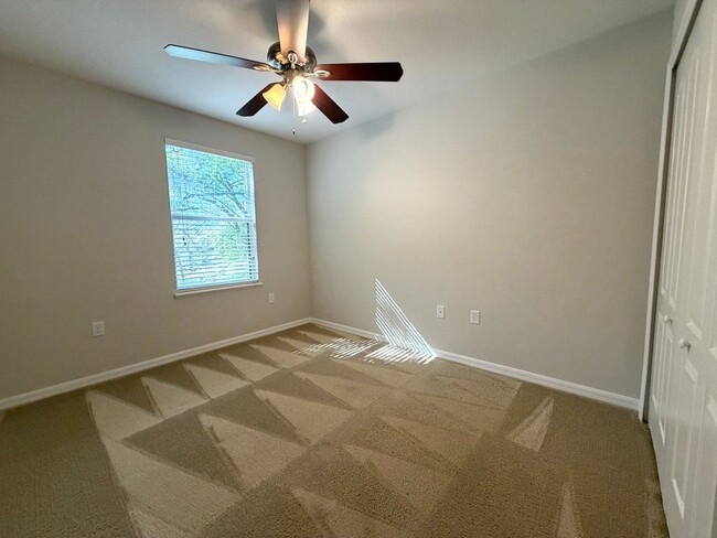 Building Photo - 3 Bedroom 2.5 Bathroom in Ashburn Square